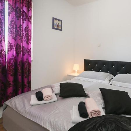 Casa Zorana-Alba Apartments Трогир Екстериор снимка