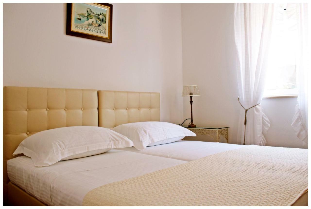 Casa Zorana-Alba Apartments Трогир Стая снимка