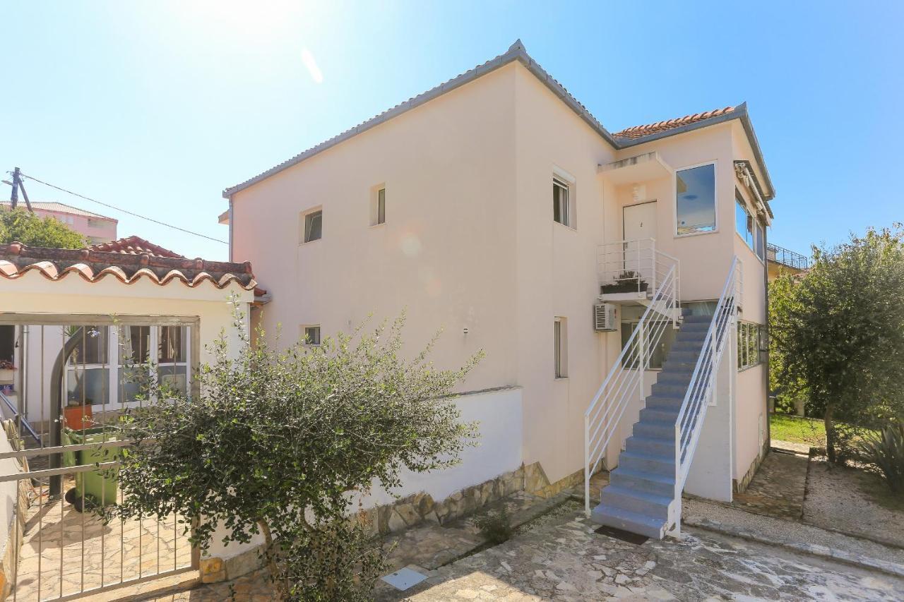 Casa Zorana-Alba Apartments Трогир Екстериор снимка