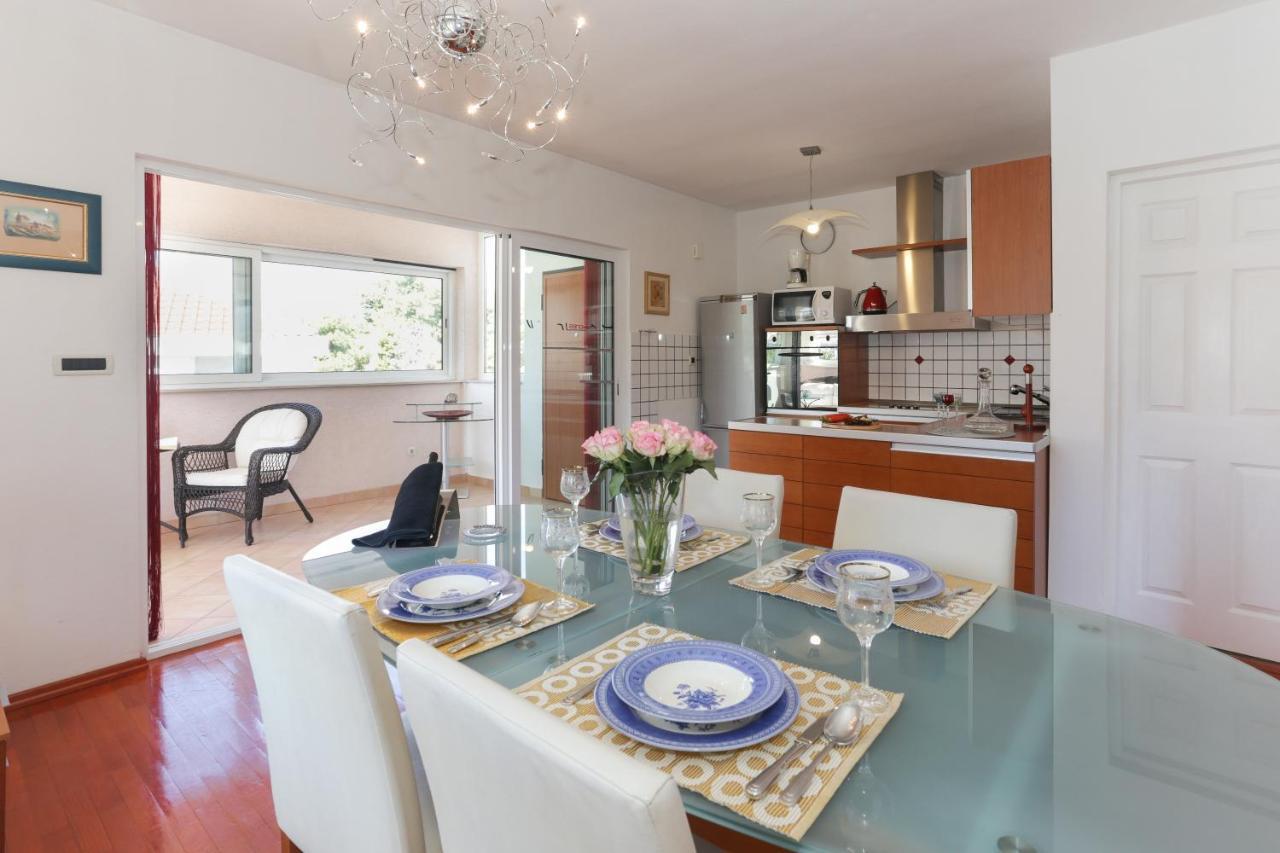 Casa Zorana-Alba Apartments Трогир Екстериор снимка
