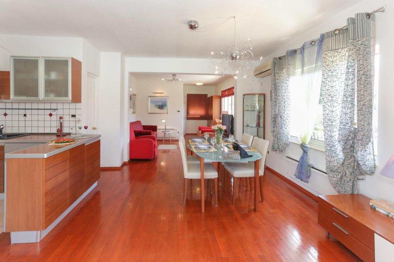 Casa Zorana-Alba Apartments Трогир Екстериор снимка