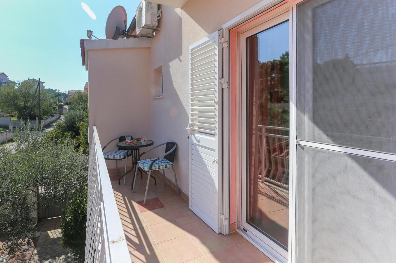 Casa Zorana-Alba Apartments Трогир Екстериор снимка