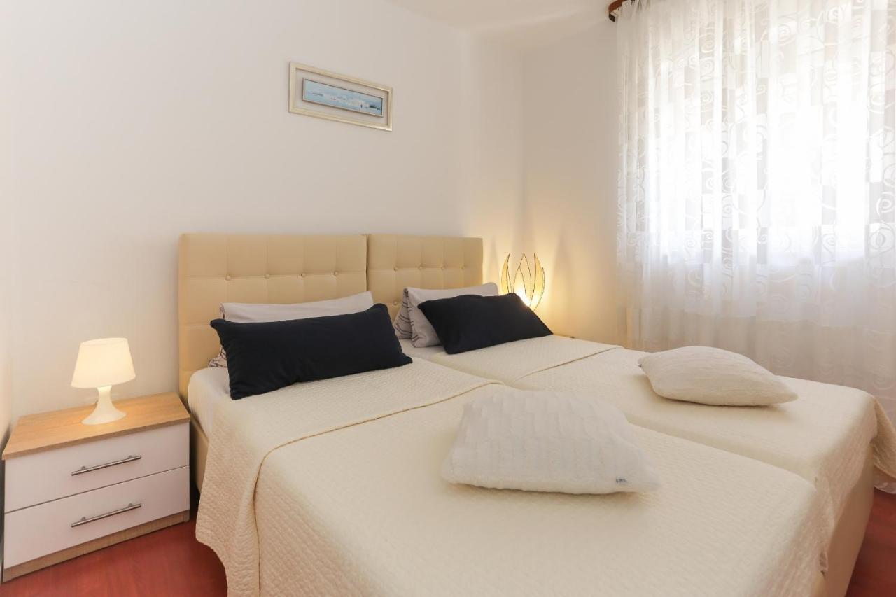 Casa Zorana-Alba Apartments Трогир Екстериор снимка
