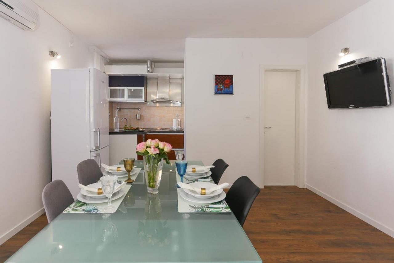 Casa Zorana-Alba Apartments Трогир Екстериор снимка