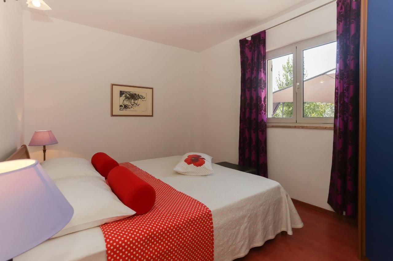 Casa Zorana-Alba Apartments Трогир Екстериор снимка